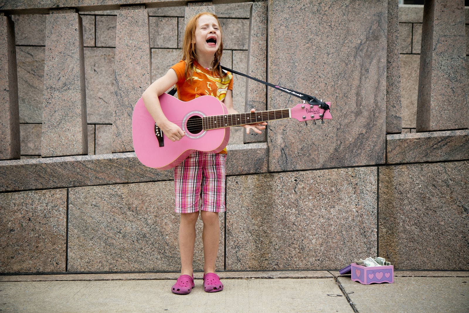 Apprendre la guitare à un enfant